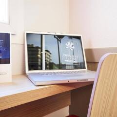 Отель Premiere Classe Paris Ouest - Pont de Suresnes удобства в номере
