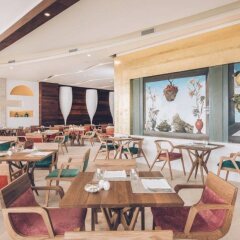 Отель Coral Level at Iberostar Selection Cancun гостиничный бар