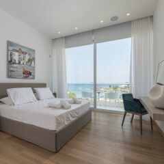 Отель Blue Protaras Seafront Villa 3 комната для гостей
