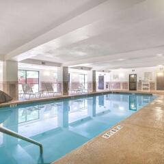 Отель Comfort Suites Atlanta Airport бассейн