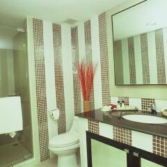 Отель Gardengrove Suites Бангкок ванная