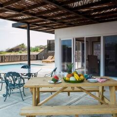 Отель Turtles Nest Villa Треже-Бич