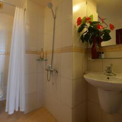 The Artisan Lakeview Hotel ванная