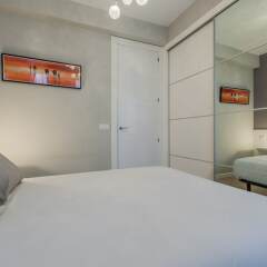 Отель Alterhome Apartamento Plaza de Castilla II комната для гостей