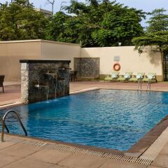 Protea Hotel by Marriott Benin City Select Emotan бассейн фото 3