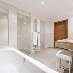 Отель Das Central – Alpine . Luxury . Life ванная фото 2