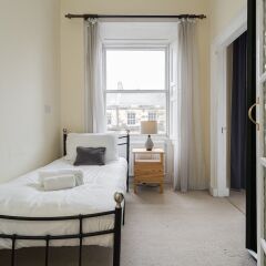 Апартаменты Spacious 3BR New Town Apartment Эдинбург комната для гостей