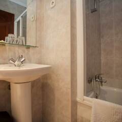 Отель Hostal Bermejo ванная