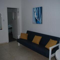 Апартаменты Flisvos Beach Apartments комната для гостей фото 5