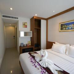 Expat Hotel Patong Center комната для гостей фото 5