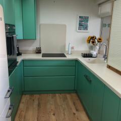 Отель 2 Bedroom Flat With Stunning Sea Views and Balcony Брайтон в номере