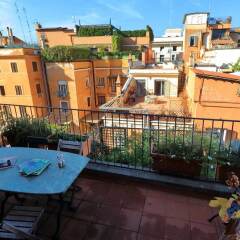 Апартаменты Trevi Comfortable Terrace Apartment балкон