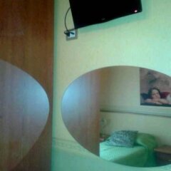 Отель Petite Maison сейф в номере