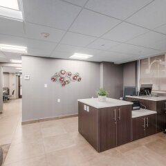 Отель Regency Suites Hotel Канада, Калгари - отзывы, цены и фото номеров - забронировать отель Regency Suites Hotel онлайн интерьер отеля фото 2