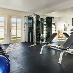 Luxe Hotel Rodeo Drive фитнесс-зал фото 3