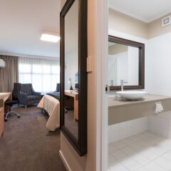 Distinction Hamilton Hotel & Conference Centre ванная