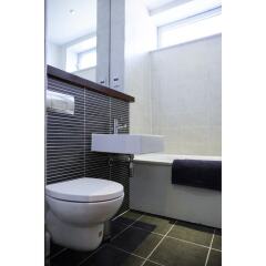 Отель Spacious 2BR Central Glasgow Flat for 4 Великобритания, Глазго - отзывы, цены и фото номеров - забронировать отель Spacious 2BR Central Glasgow Flat for 4 онлайн ванная