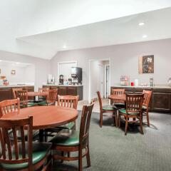 Отель Hawthorn Suites by Wyndham Columbus North США, Колумбус - отзывы, цены и фото номеров - забронировать отель Hawthorn Suites by Wyndham Columbus North онлайн питание