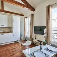 Апартаменты Amazing Apartment at the Eiffel Tower комната для гостей фото 4