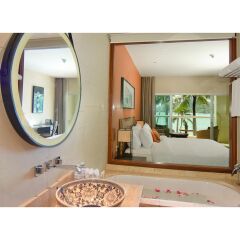 Отель Crowne Plaza Phuket Panwa Beach ванная