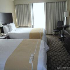 Отель Park Inn & Suites by Radisson, Vancouver Канада, Ванкувер - отзывы, цены и фото номеров - забронировать отель Park Inn & Suites by Radisson, Vancouver онлайн удобства в номере фото 2