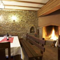 Отель Guest House Dimcho Kehaias Cafe Болгария, Сливен - отзывы, цены и фото номеров - забронировать отель Guest House Dimcho Kehaias Cafe онлайн интерьер отеля
