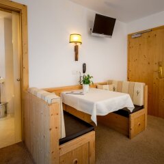 Отель Pension Restaurant Rosmarie Италия, Горнолыжный курорт Ортлер - отзывы, цены и фото номеров - забронировать отель Pension Restaurant Rosmarie онлайн комната для гостей фото 4