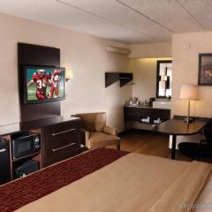 Отель Red Roof Inn & Suites Columbus - W. Broad США, Колумбус - отзывы, цены и фото номеров - забронировать отель Red Roof Inn & Suites Columbus - W. Broad онлайн удобства в номере фото 2
