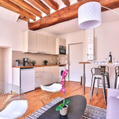 Апартаменты Amazing Apartment Close to Notre Dame Париж комната для гостей фото 5