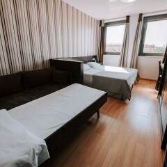 Отель Aparthotel Zenit Hall 88 комната для гостей