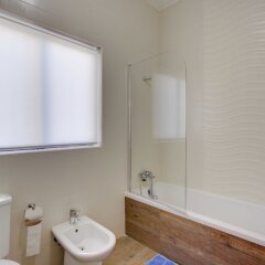 Отель Seafront Apartment, Marvelous Views GR8 Location Мальта, Слима - отзывы, цены и фото номеров - забронировать отель Seafront Apartment, Marvelous Views GR8 Location онлайн ванная