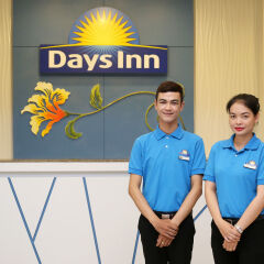 Отель Days Inn by Wyndham Patong Beach Phuket Таиланд, Карон-Бич - 1 отзыв об отеле, цены и фото номеров - забронировать отель Days Inn by Wyndham Patong Beach Phuket онлайн интерьер отеля