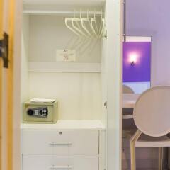 Hotel Zing сейф в номере