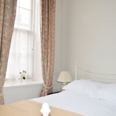 Отель 2 Bedroom Flat in Central Edinburgh Великобритания, Эдинбург - отзывы, цены и фото номеров - забронировать отель 2 Bedroom Flat in Central Edinburgh онлайн комната для гостей фото 4