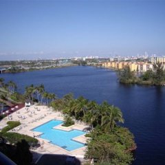 Отель Hilton Miami Airport Blue Lagoon США, Исторический район Art Deco - отзывы, цены и фото номеров - забронировать отель Hilton Miami Airport Blue Lagoon онлайн балкон