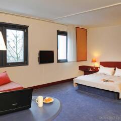 Отель Novotel Suites München Parkstadt Schwabing Германия, Мюнхен - 9 отзывов об отеле, цены и фото номеров - забронировать отель Novotel Suites München Parkstadt Schwabing онлайн комната для гостей