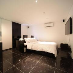 Отель POP1 Hotel Южная Корея, Сеул - отзывы, цены и фото номеров - забронировать отель POP1 Hotel онлайн сейф в номере
