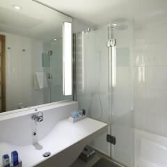 Отель Novotel Manchester Centre Великобритания, Манчестер - отзывы, цены и фото номеров - забронировать отель Novotel Manchester Centre онлайн ванная фото 2