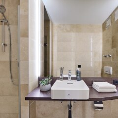 Отель Living Hotel Nürnberg by Derag Германия, Нюрнберг - 2 отзыва об отеле, цены и фото номеров - забронировать отель Living Hotel Nürnberg by Derag онлайн ванная