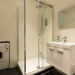 Отель Modern 2 Bedroom Flat Near Baker Street Великобритания, Лондон - отзывы, цены и фото номеров - забронировать отель Modern 2 Bedroom Flat Near Baker Street онлайн ванная фото 2