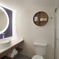 Отель Fairfield by Marriott Montreal Downtown Канада, Монреаль - отзывы, цены и фото номеров - забронировать отель Fairfield by Marriott Montreal Downtown онлайн ванная фото 2