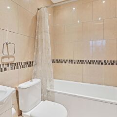 Отель Grand Seaview Apartment Великобритания, Хов - отзывы, цены и фото номеров - забронировать отель Grand Seaview Apartment онлайн ванная фото 2