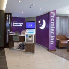 Отель Premier Inn London Lewisham банкомат