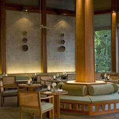 Отель The Surin Phuket гостиничный бар