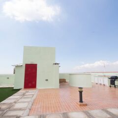 Отель The Bailey's New Kingston Suites пляж
