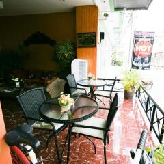 Отель Cafe' 66 House @ Patong Beach балкон