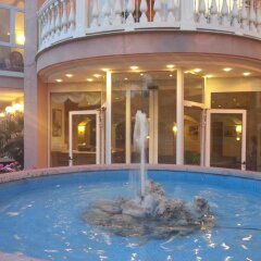 Hotel Trevi Riccione бассейн
