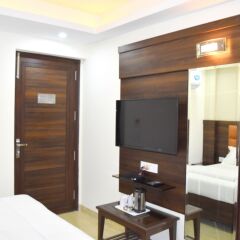 Hotel Tara Palace Daryaganj сейф в номере