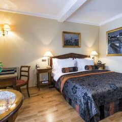 Отель Golden Well Прага сейф в номере