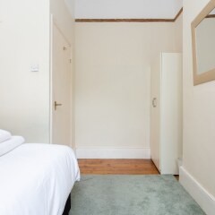 Отель 2 Bedroom Flat In Earlsfield Великобритания, Лондон - отзывы, цены и фото номеров - забронировать отель 2 Bedroom Flat In Earlsfield онлайн комната для гостей фото 5